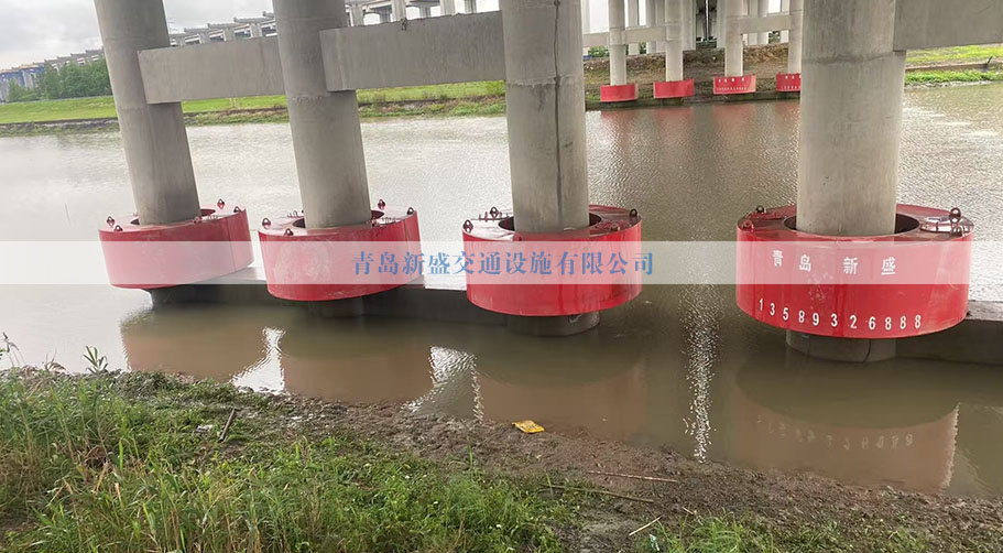 桥梁防撞护舷 自浮式钢覆复合材料防撞设施 浮动式防船撞设备